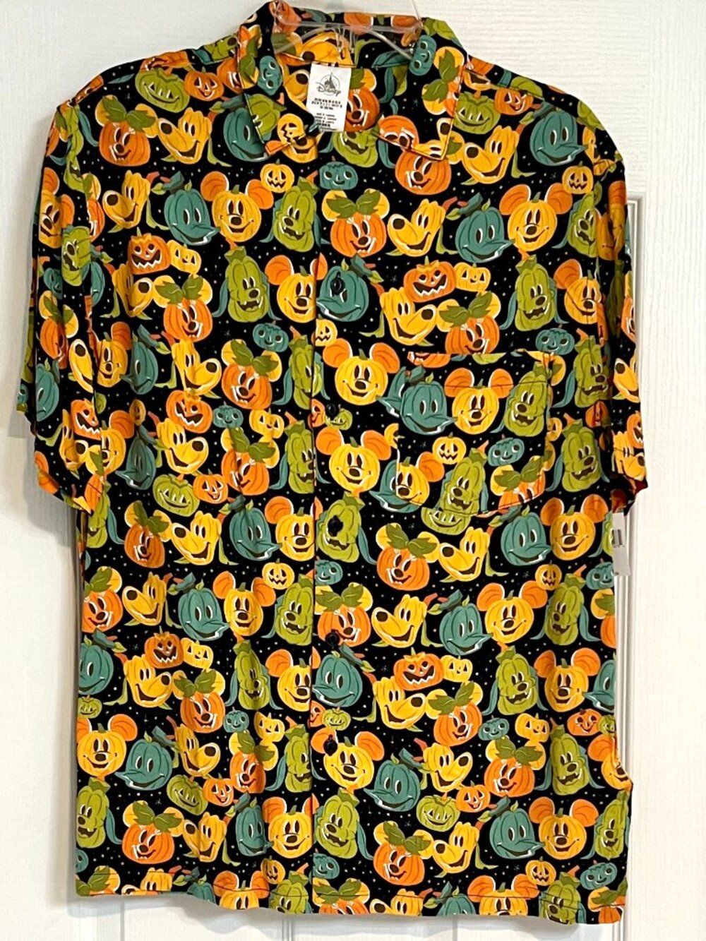 NWT Disney Mickey and Friends Halloween Pumpkins Button Down Mens Shirt Med